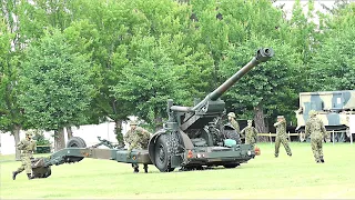 陸上自衛隊の主力火砲FH70 155mm榴弾砲　自走から砲撃への態勢変換！