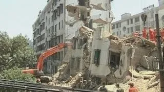 Building collapse in China: Rescue workers search for residents