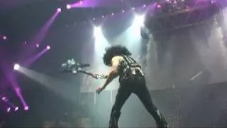 Paul Stanley smashes guitar