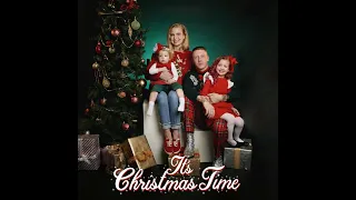 MACKLEMORE& DAN CAPLEN 🎶 IT'S CHRISTMAS TIME FEAT 🎶 (OFFICIAL MUSIC VIDEO)