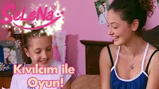 Kızlar Kıvılcım ile oyun oynuyor - Selena