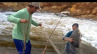 PEGAMOS O MONSTRO DO RIO, INACREDITÁVEL O TAMANHO DESSE PEIXE!