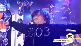 Jack Black sings Back in Black (with Foo Fighters)