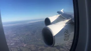 Emirates Airbus A380 Dubai - London Gatwick [full flight]