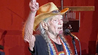 Willie Nelson covers Hank Williams — Hey Good Looking / Move It On Over, live in San Francisco (HD)