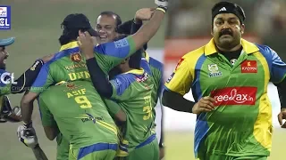 Kerala Strikers Celebrating Victory Against Punjab De Sher