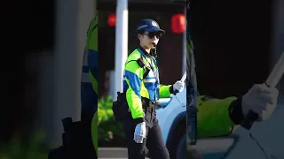 女交警指挥手势极其神速标准 立足本职岗位 #警察 #police