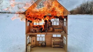 Горит дом из дерева | Large dollhouse burning down!