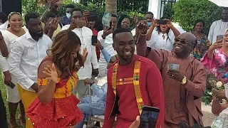 SP Kofi Sarpong Spreads More Cash💸 on Joe Mettle and Wife on the Dance Floor🕺💃