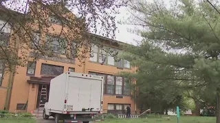 Woman witnessed 2 children falling from Pittsburgh-area apartment building window