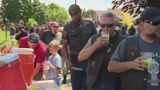 Bikers stop at Chicago lemonade stand to honor fallen Marine