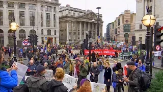 Extinction Rebellion targets Bank of England (55) (UK) - ITV London News - 14th October 2019