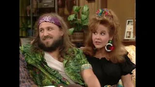 Linda Blair y Bobcat Goldthwait en "Matrimonio con hijos" 7x01 1992