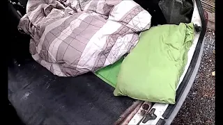 J'aménage  ma 205 Peugeot pour dormir dedans ....