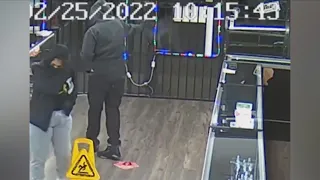 Robber tries to shoot his way out of Fresno smoke shop after lock-in, police say