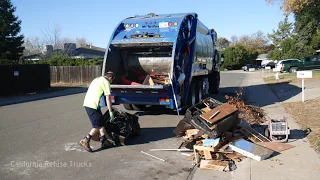 Peterbilt 520 - McNeilus XC Extra Compaction RL Garbage Truck