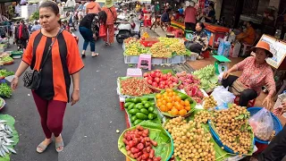 Cambodian street food in the morning - Walking at Boeung Prolit market exploring fresh foods