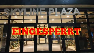 Skyline Plaza Frankfurt um Mitternacht eingeschlossen