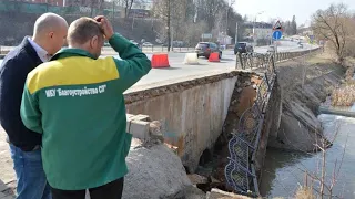 Забор вдоль проспекта Красной армии в Сергиевом Посаде рухнул в Кончуру