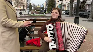 Ах, эта свадьба, свадьба пела и плясала и крылья эту свадьбу вдаль несли!!!