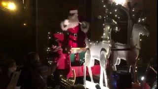 Santa Claus dancing to Rockin' around the Christmas tree (Belgium)