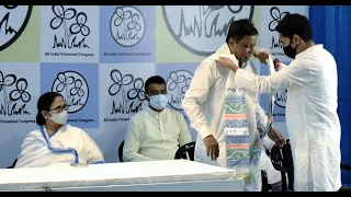 'Ghar wapsi': Ex-BJP VP Mukul Roy, son join TMC in presence of Mamata Banerjee
