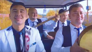 Uyghur folk song - Gülyala  (English Subtitles)