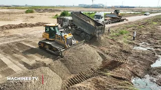 New Project Sand Filling Up SHANTUI Bulldozer Pushing Clearing Sand and 25ton Truck Unloading