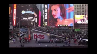 Priscila Reis - TIMES SQUARE