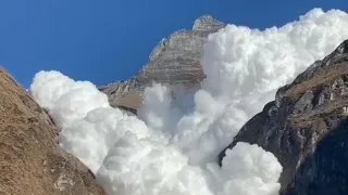 Massive Shockwave - Everest region Avalanche