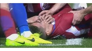 عـاجل - وفاة اللاعب فرناندو توريس بعد تدخل لاعب ديبورتيفو لاكارونيا !