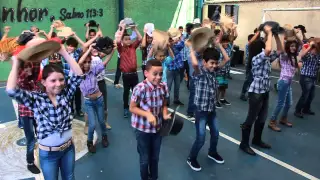 Apresentação de Dança 4º ano B - Festa Junina Escola Conceição Ribeiro 2015