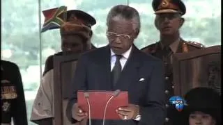 Mandela takes Presidential Oath