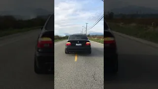 BMW E39 M5 Burnout - Custom Exhaust LOUD