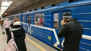 Приехал на станцию метро Партизанская минского метрополитена, выхожу из вагона на станцию