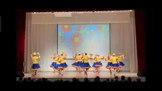«Я на печке молотила» - Образцовый коллектив ансамбль народного танца «Капельки» г.Кириши