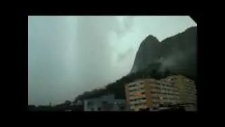 Raios e trovões no Cristo Redentor ( Rio de Janeiro )