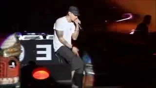 Eminem Ft Rihanna love the way you lie live at V Festival 2011 (HD)