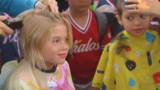 Friends Shave Their Heads With 7-Year-Old Battling Cancer