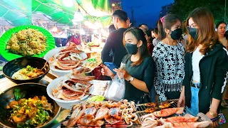 Beef Noodle Soup, Grilled Squid, Shrimp Fried Rice, Cambodia Desserts - Best Street Food at Night