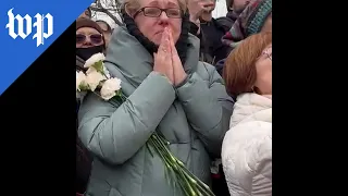 Russians mourn Navalny in Moscow