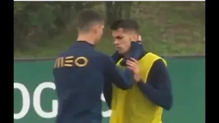 Cristiano Ronaldo acalma João Cancelo após treta com João Félix no treino de Portugal