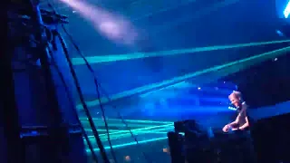 Orjan Nilsen - Between The Rays  (Armin van Buuren Live at Exchange)