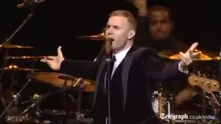 Take That's Gary Barlow sings for Royals