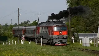 Тепловоз ТЭП70-0247 с пригородным поездом