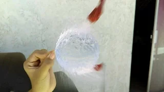 Reventando globo de agua en cámara lenta