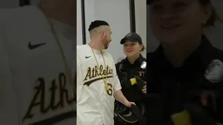 Gangsta hits on police officers 😂