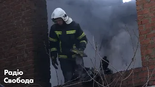 Ракетный обстрел Харькова: масштабный пожар охватил несколько жилых домов