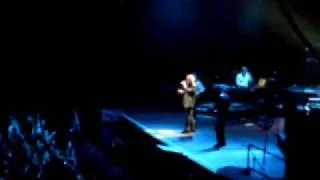 Tom Jones "Pretty little thing" en Chile.