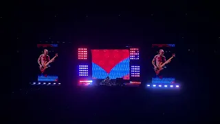 GIVE IT AWAY -RED HOT CHILLI PEPPERS live in Singapore